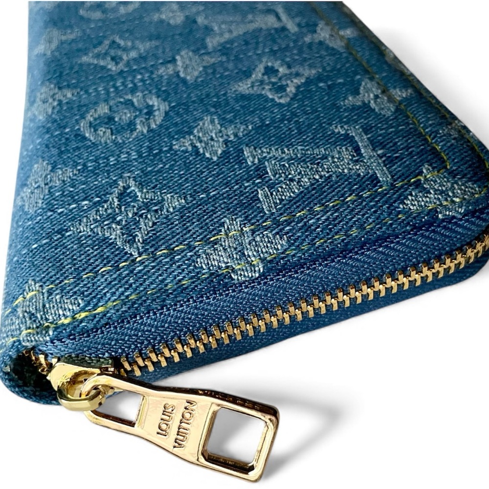 Gorgeous LV Monogram Denim Zippy elongated Wallet in Blue with multi compartment - Picture 4 of 9